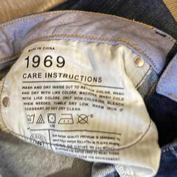 ‼️SALE ‼️ Gap 1969 👖Curvy Blue Straight Leg Jeans with Fading - Picture 2 of 6